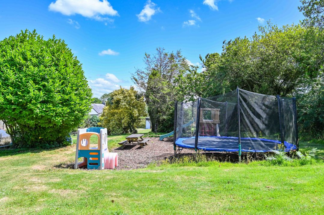 2 Mere Pits Cottages