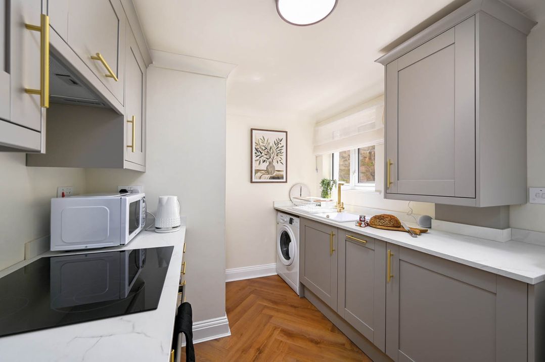 1 Bed  Sleeps 2  Near Beach Parking