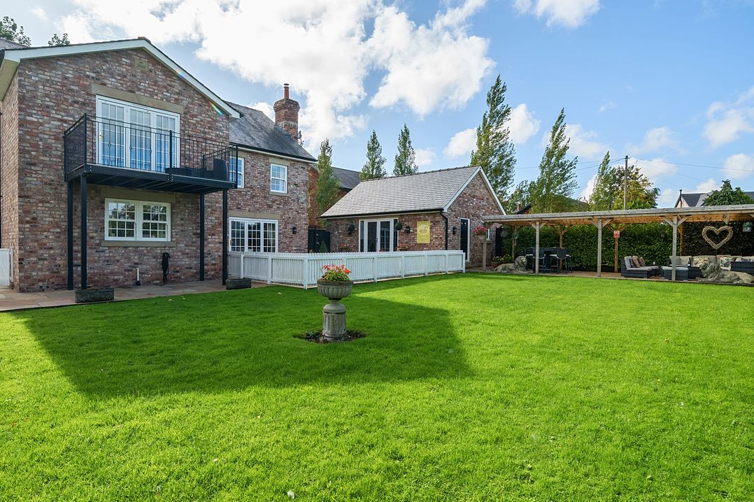 Moor End Manor
