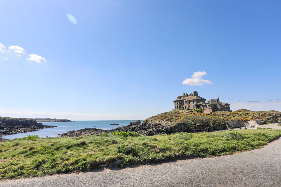 Min Y Mor Trearddur Bay