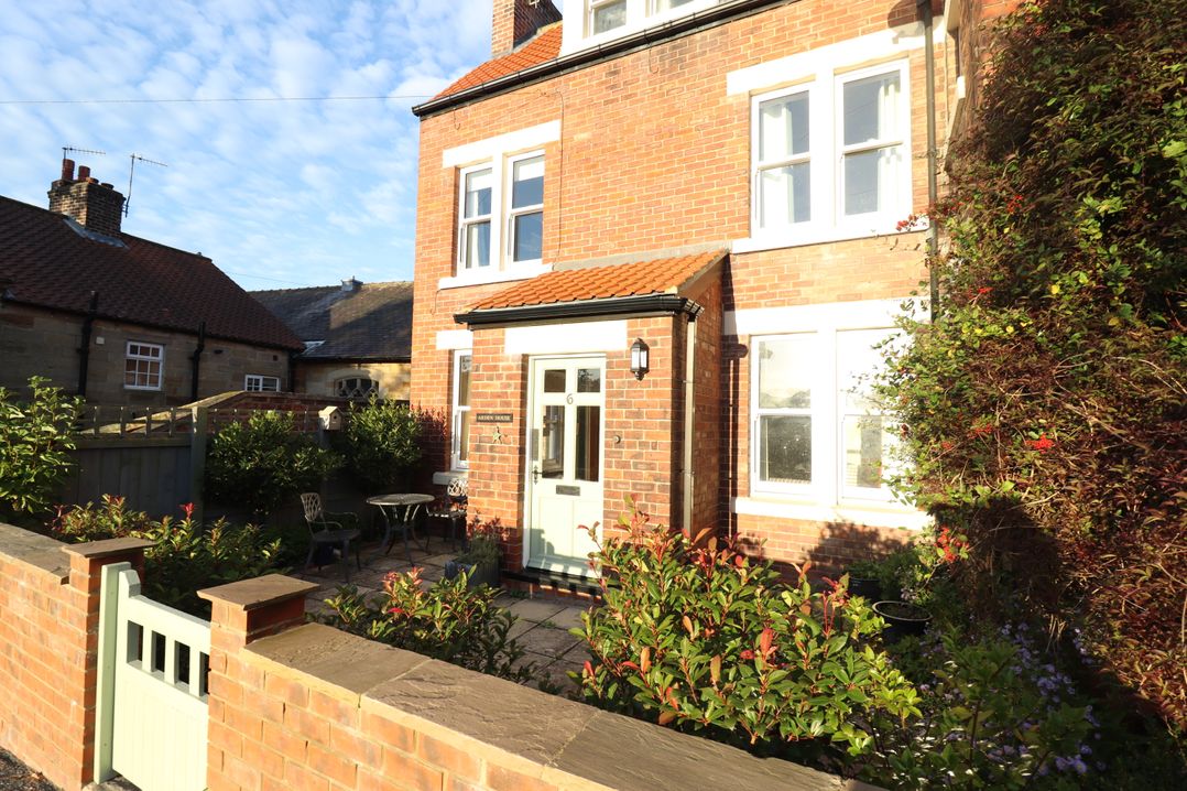 Arden House, Whitby - Sleeps 6 guests