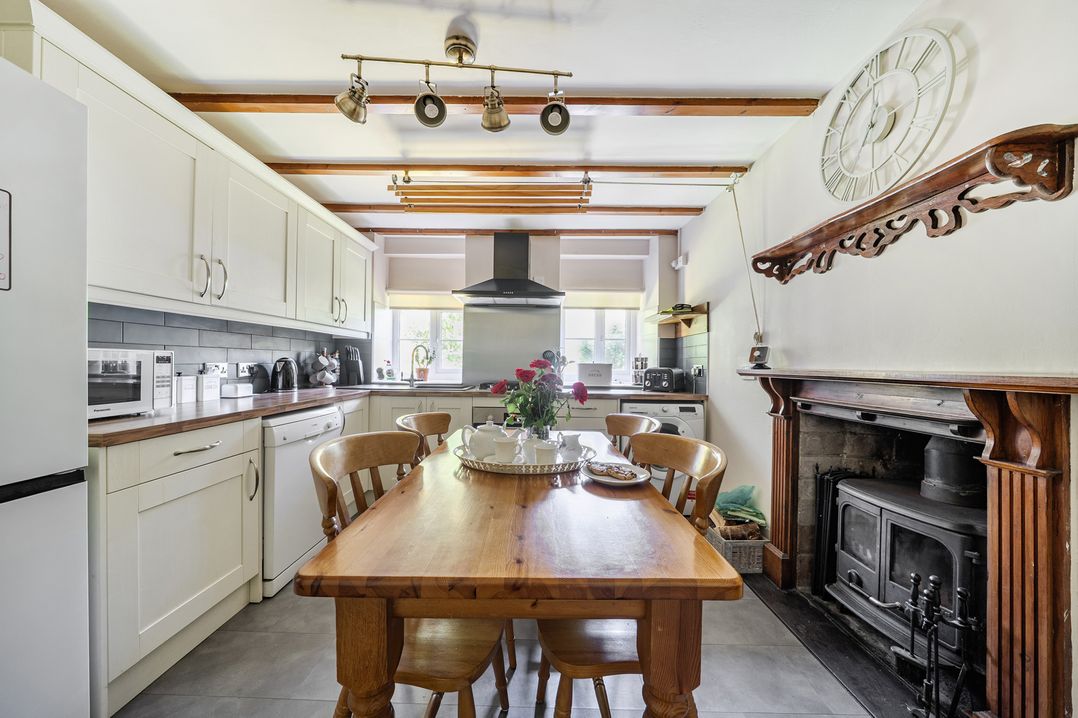 A kitchen with a table and chairs at Tyn Y Ffynnon in Betws-Y-Coed