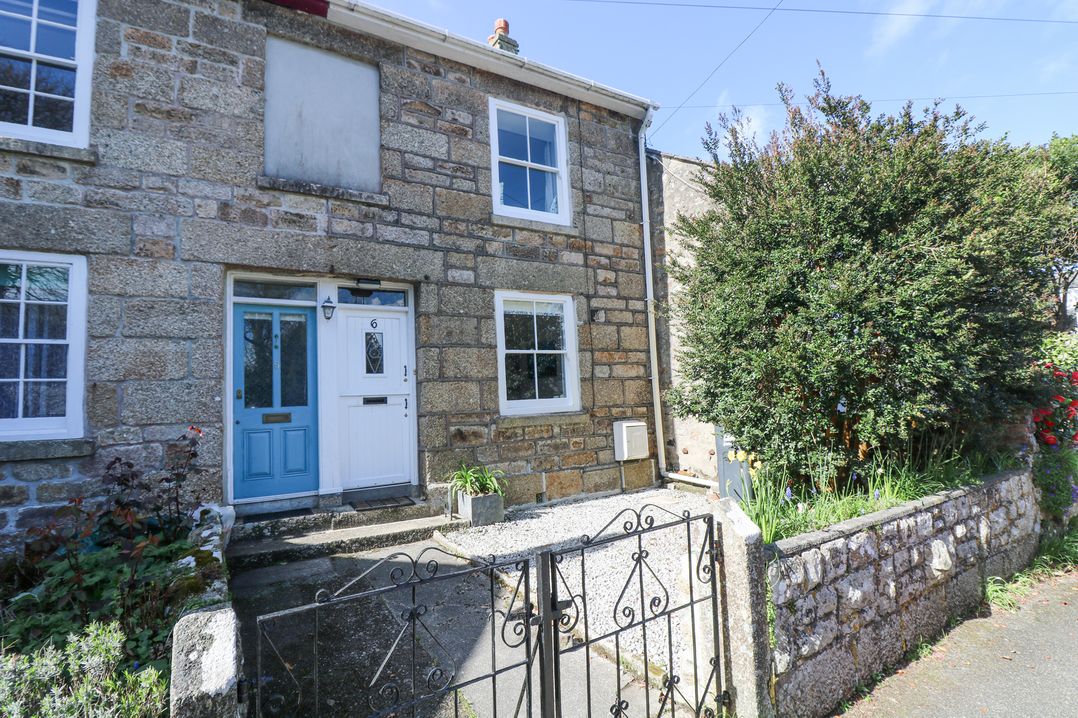 6 Bellair Road, Penzance - Sleeps 5 guests