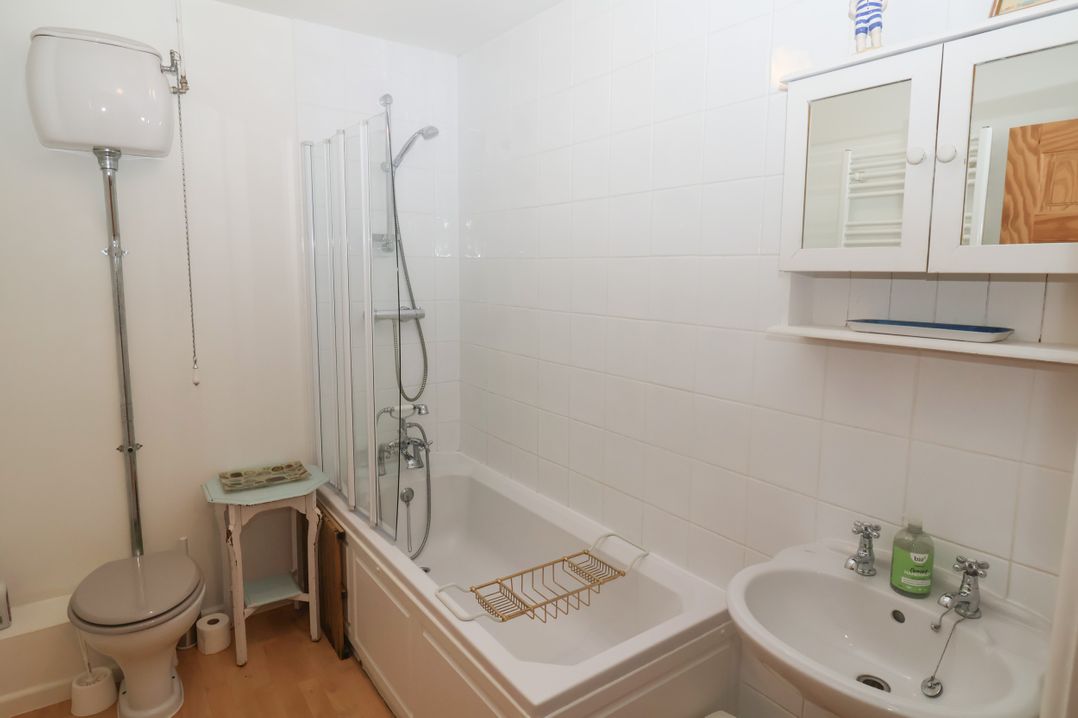 2 Kersbrook Gardens