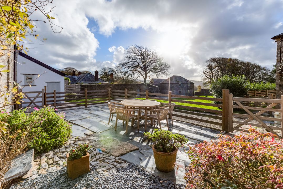 Courtyard Cottage - within the Helland Barton Farm collection