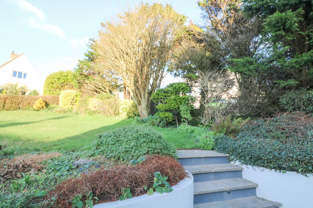 8 Little Hill