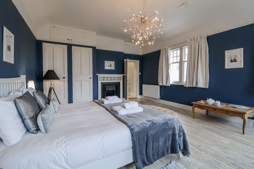 Holly Lodge