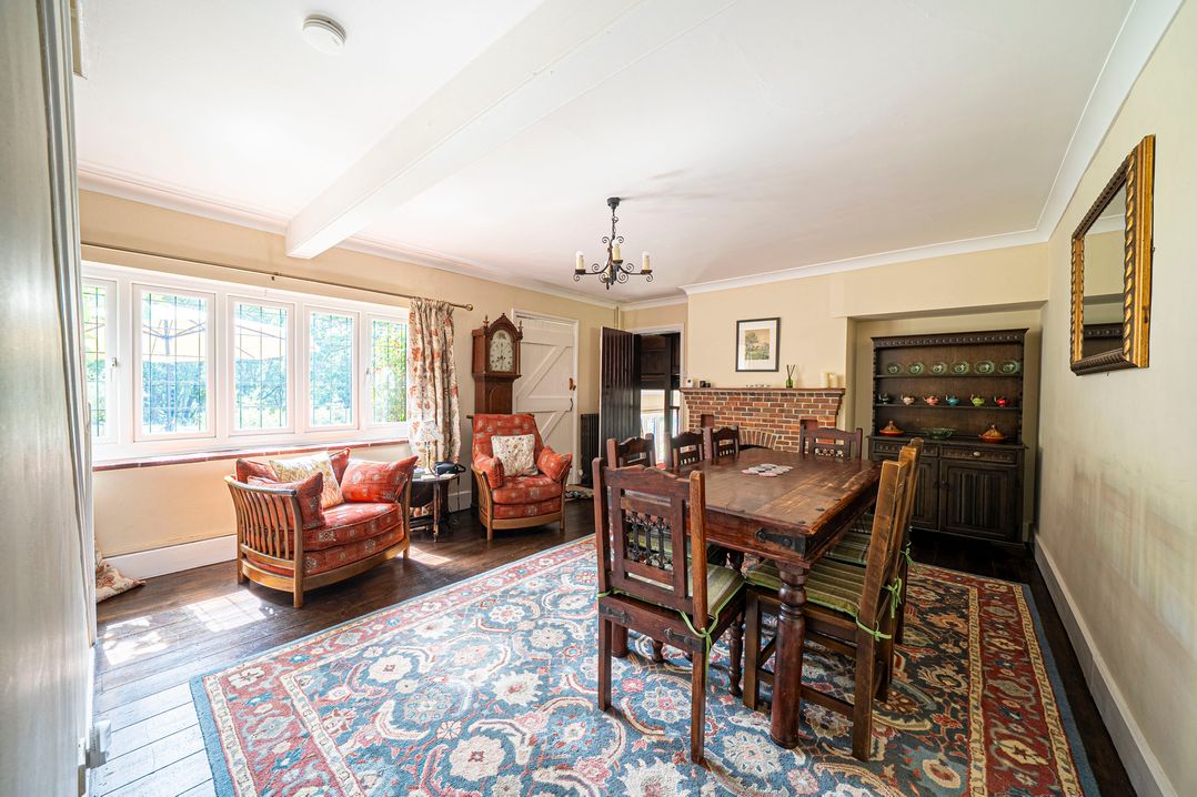 A dining room with a table and chairs at Primrose Spinney in Highwood near Ringwood