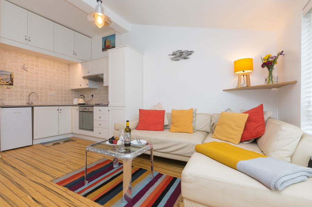 Flat 3, Pentowan Court