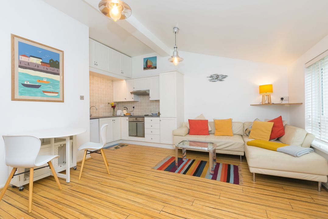 Flat 3, Pentowan Court