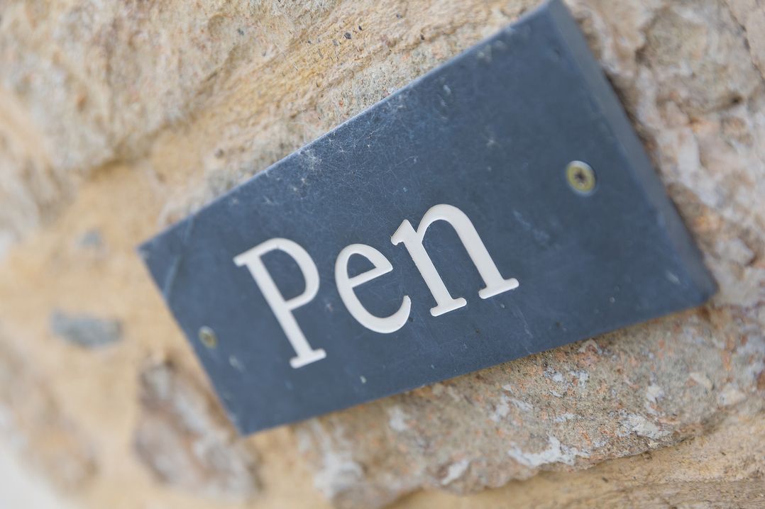 Carines Barns - Pen