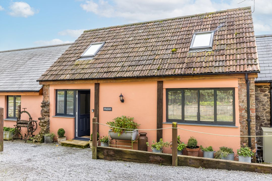 Dog friendly holiday cottage in Bampton, sleeps 6