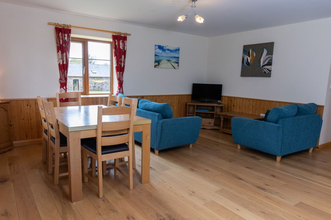 Tarka's Holt Log Cabin