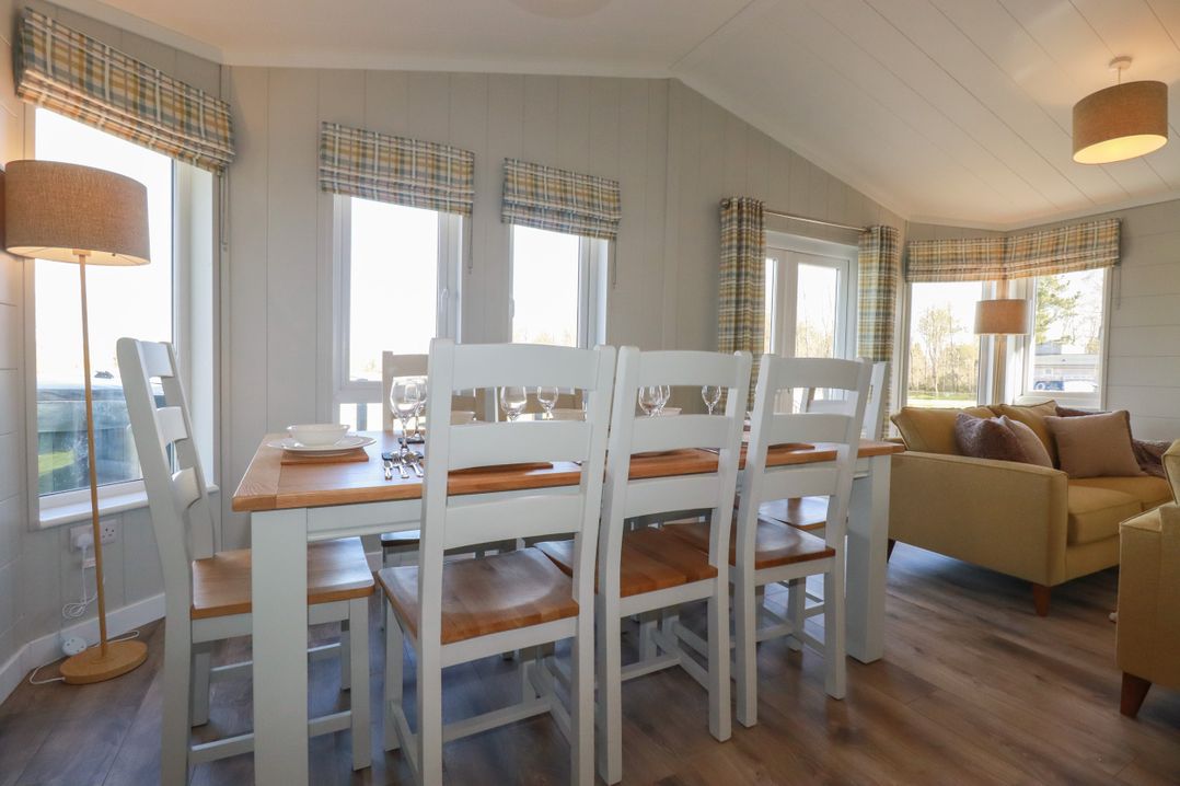 4 Meadow Retreat