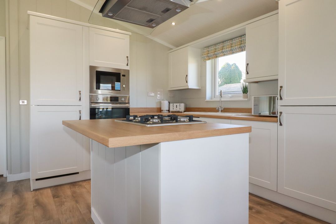 4 Meadow Retreat