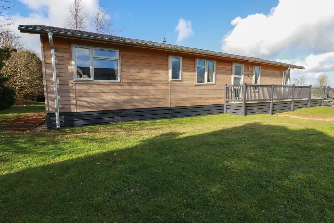 4 Meadow Retreat