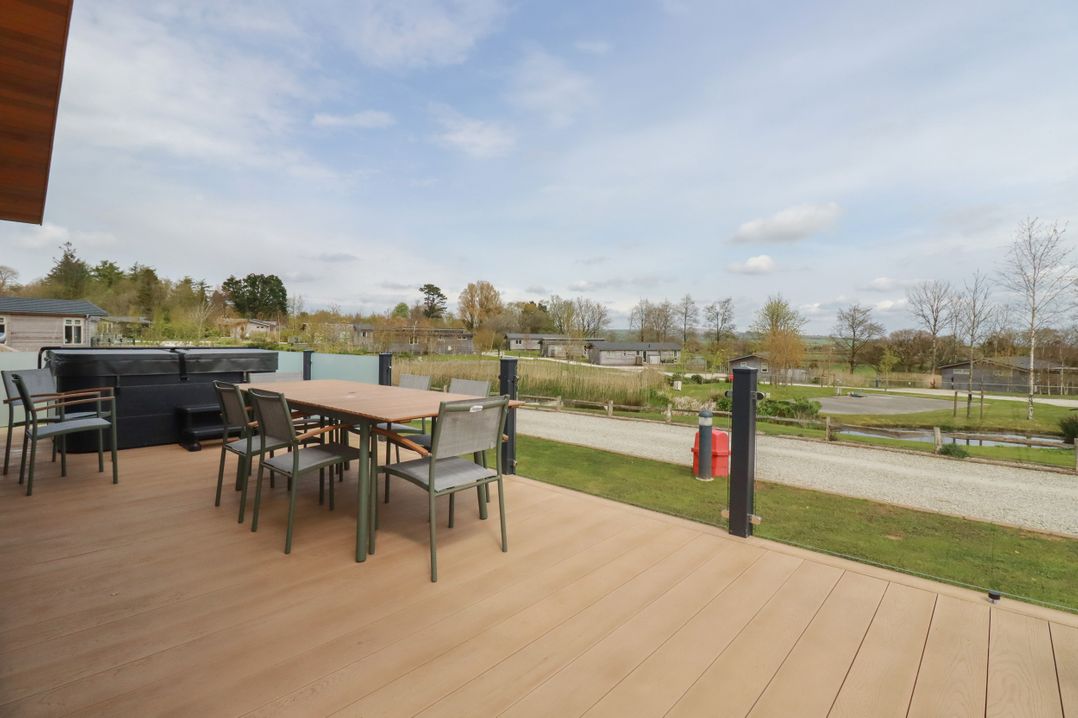 4 Meadow Retreat