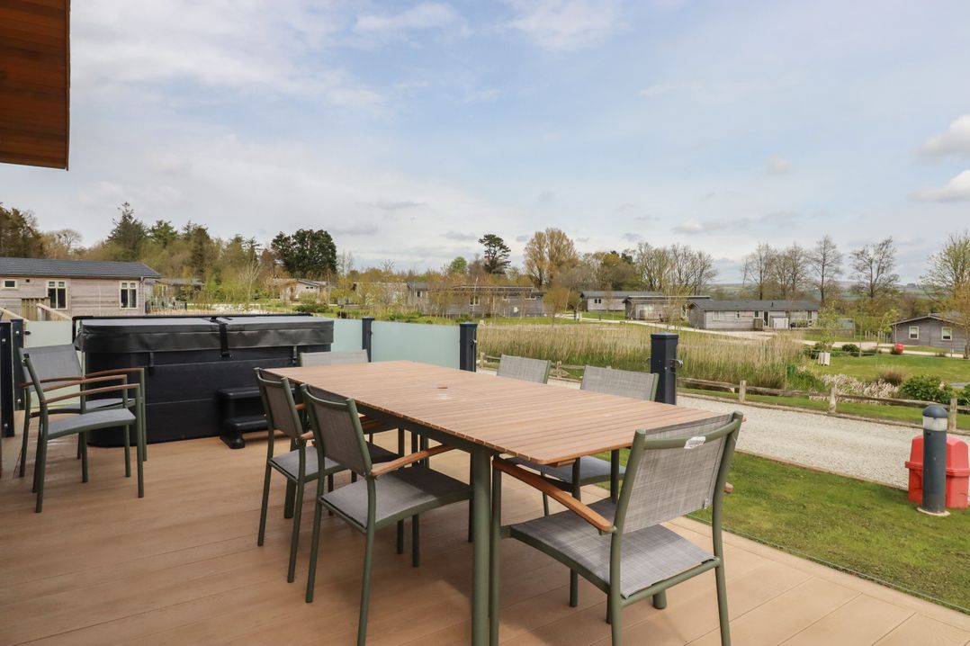 4 Meadow Retreat