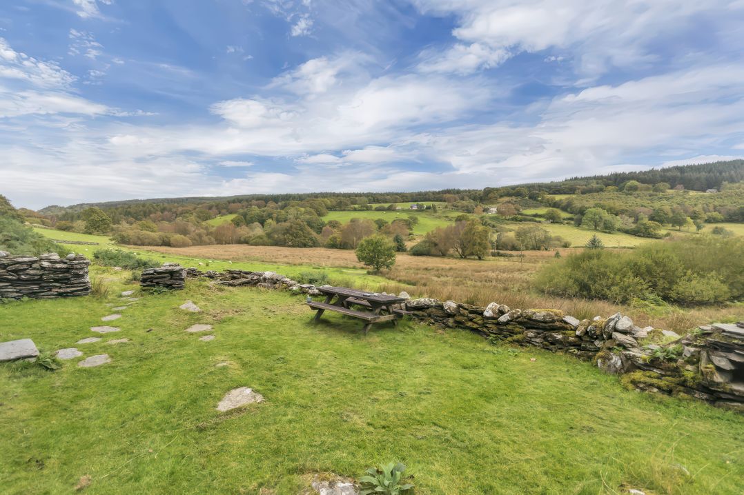 Tan Y Clogwyn