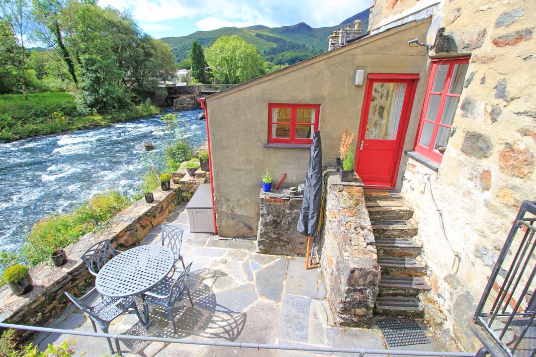 Riverbank Cottage