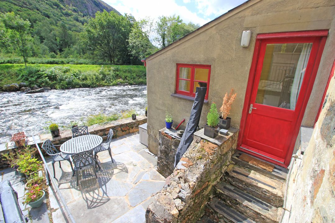 Riverbank Cottage