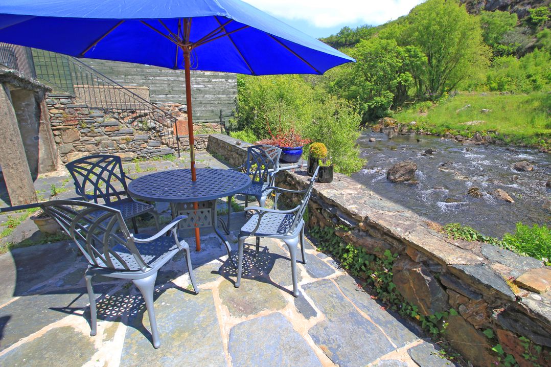 Riverbank Cottage