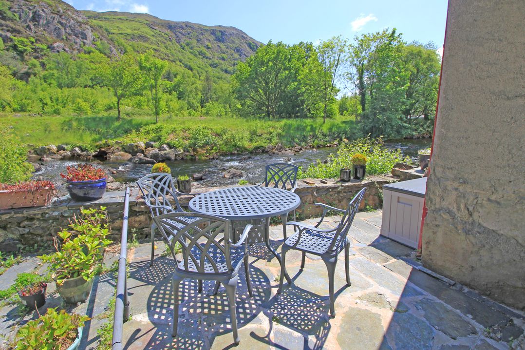 Riverbank Cottage