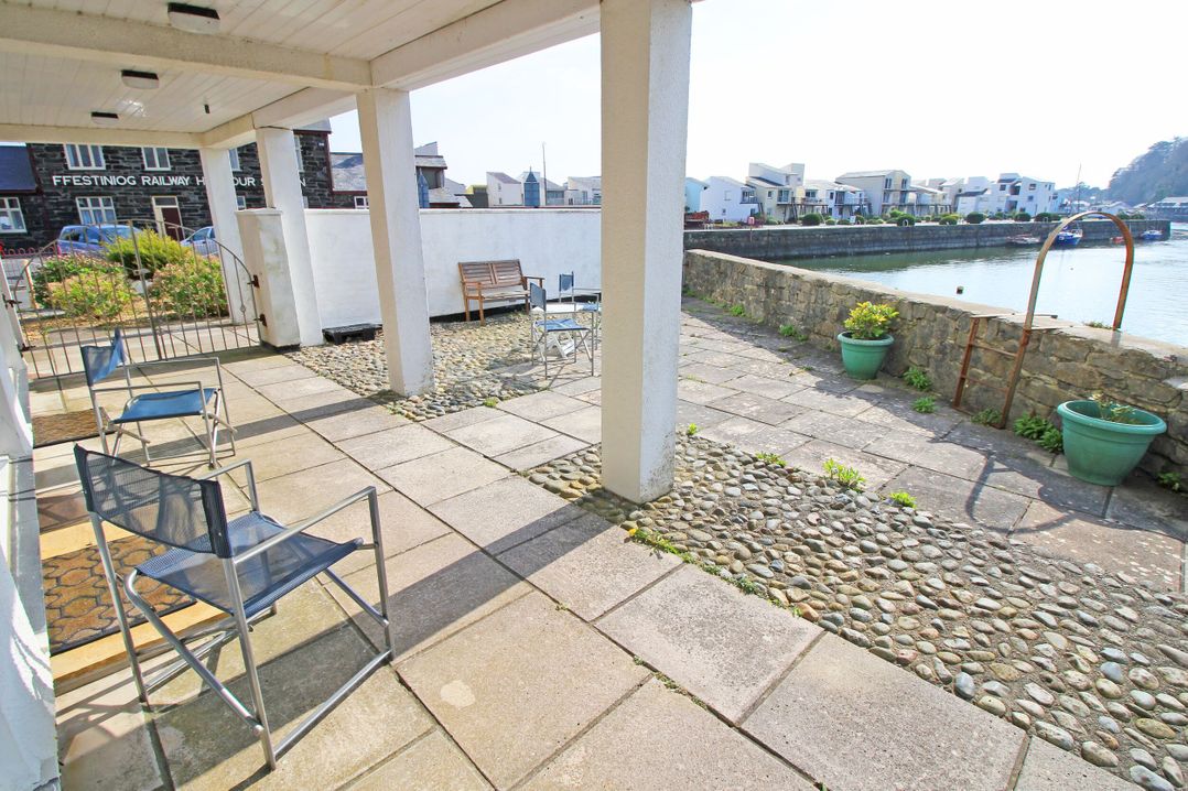 Glaslyn Harbour Views