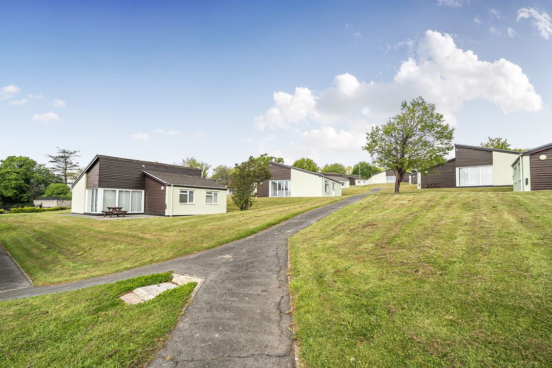Harcombe House Bungalow – Pet Friendly with Wet Room