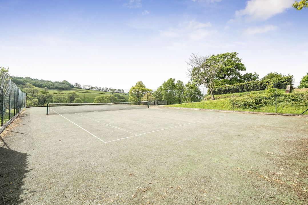 Harcombe House Bungalow – Pet Friendly with Wet Room