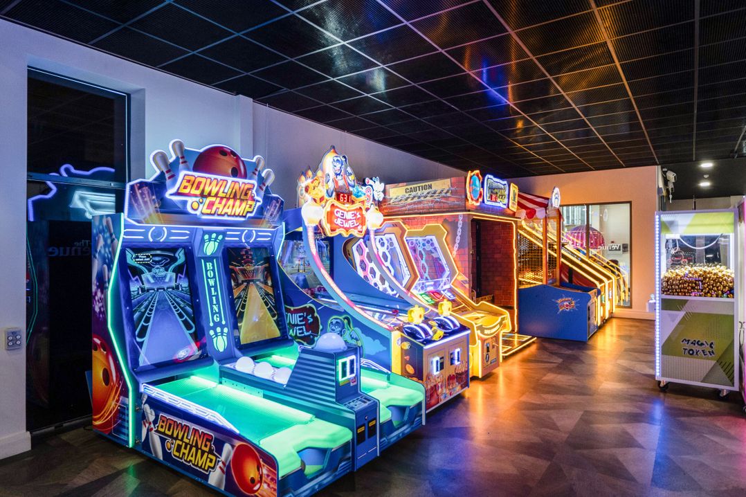 Moonlit Skylight - Billing Aquadrome