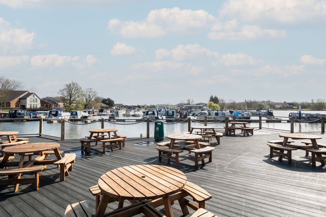 Moonlit Skylight - Billing Aquadrome
