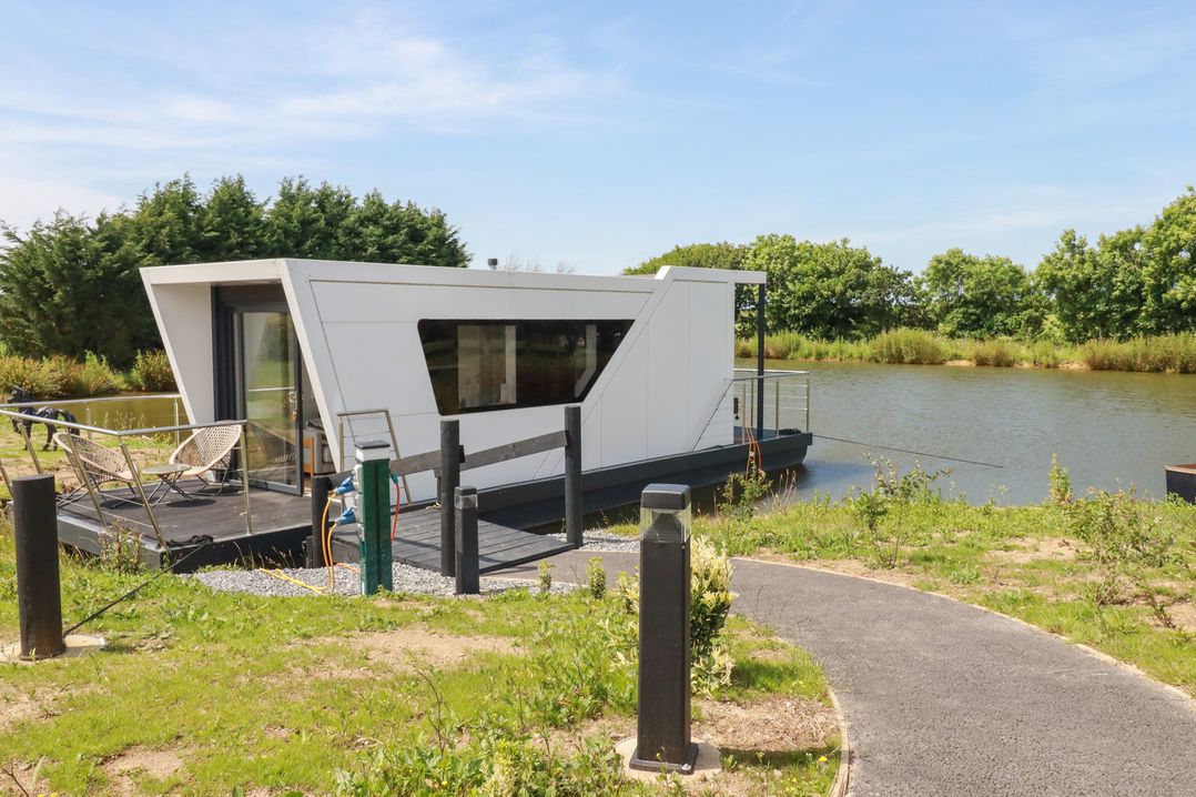 The Lake Boat exclusive retreat