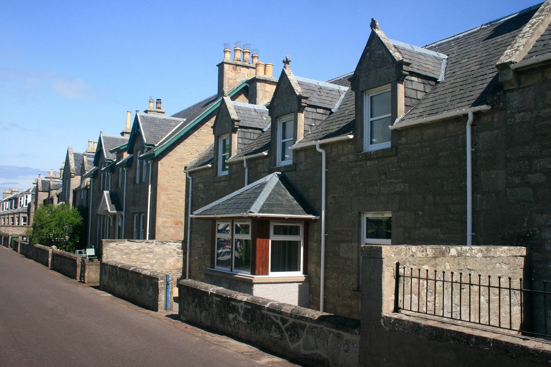 2 Links Place