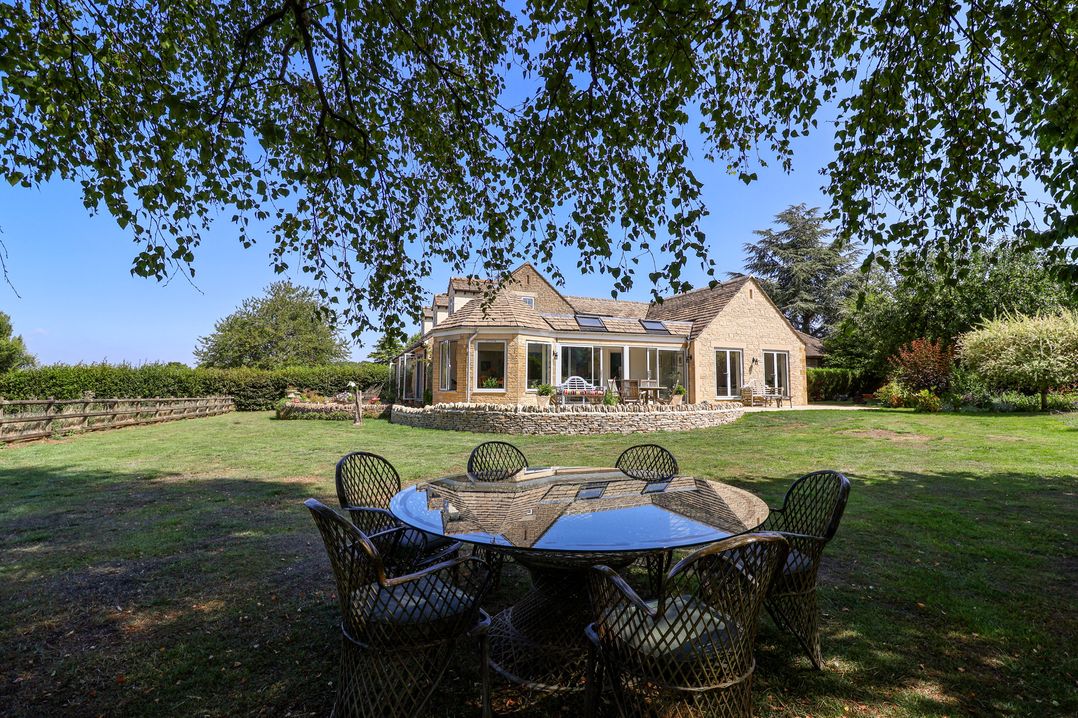 Leafield Cottage