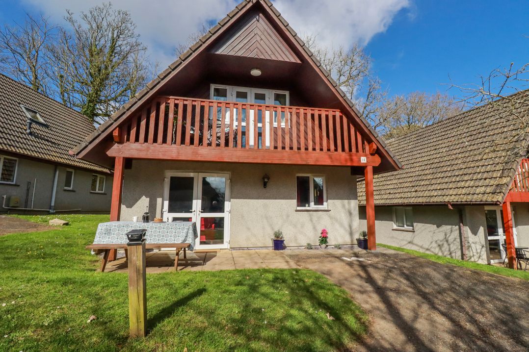 Mayfly Lodge, St Tudy - Sleeps 9 guests