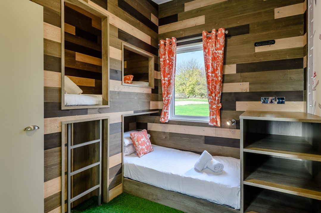 The Kinder Spa (Pet)