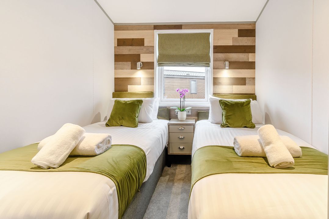 Oak Waterside Spa (Pet)