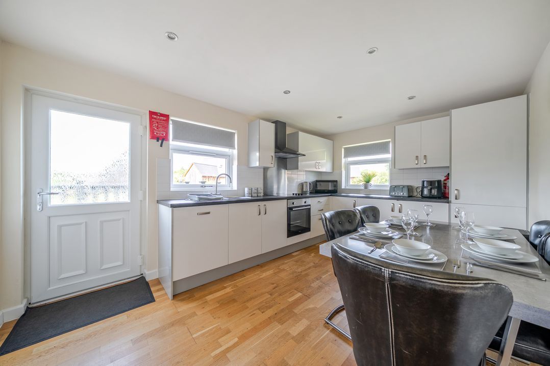 A kitchen with countertop and dining area at Paddington Lodge near Brigg