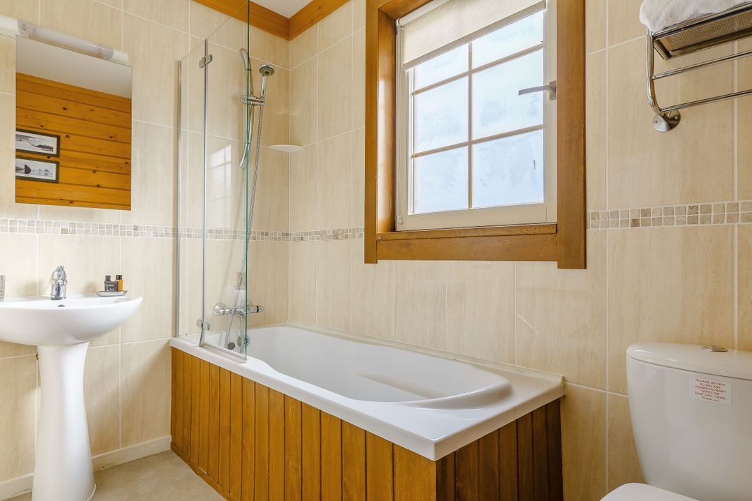 Scandinavian Hot Tub Lodge