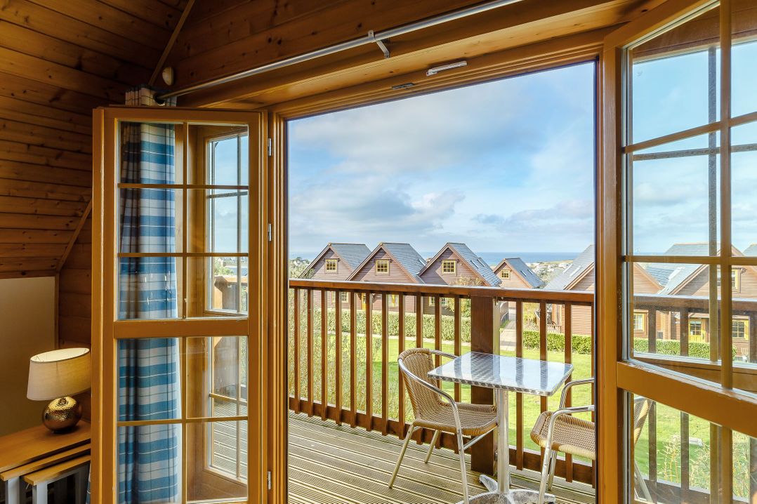 Scandinavian Hot Tub Lodge