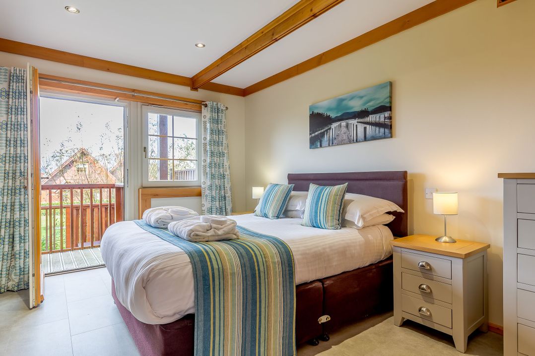 Scandinavian Hot Tub Lodge Pet