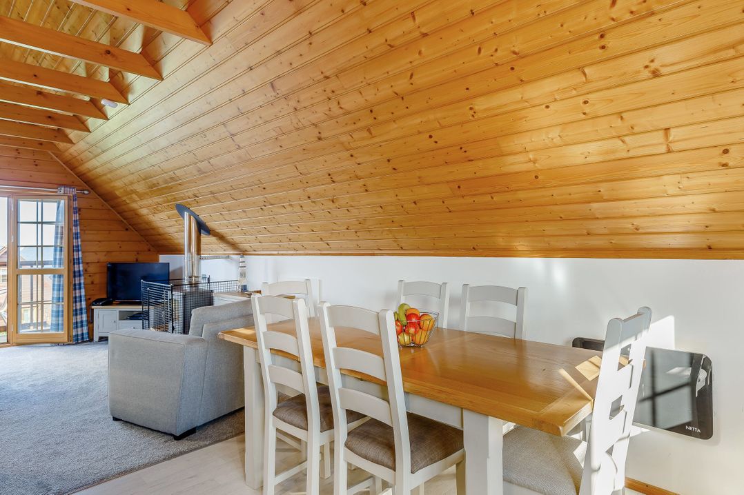 Scandinavian Hot Tub Lodge Pet