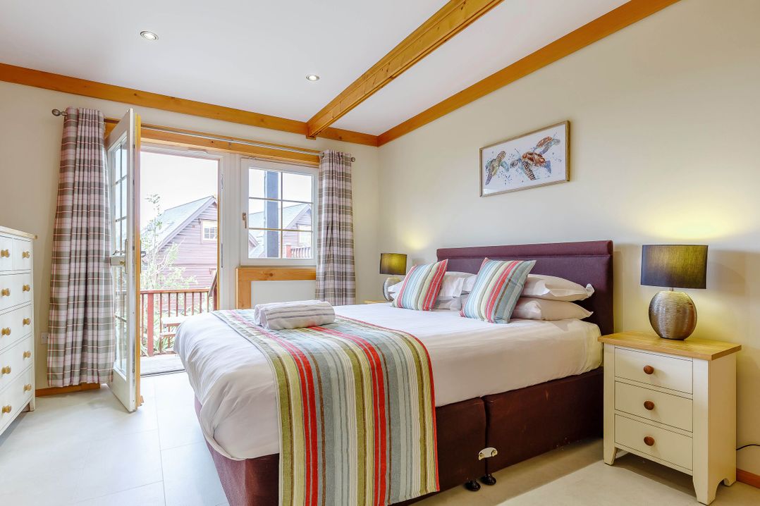 Scandinavian Lodge Pet