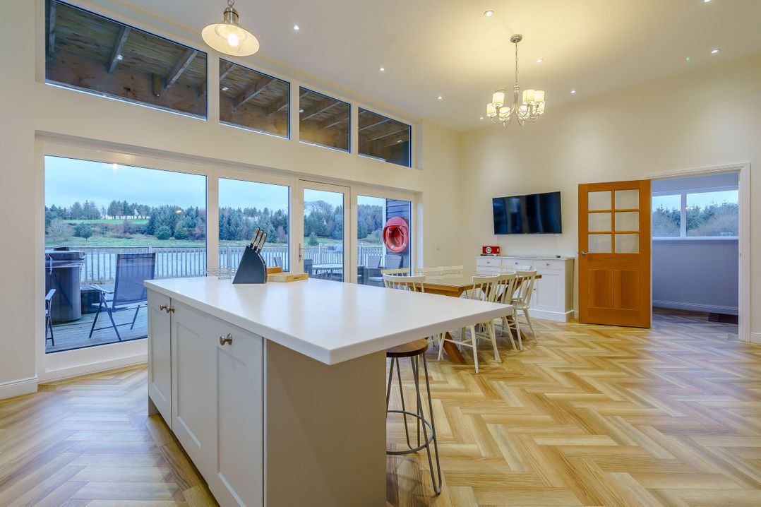 Lochside Premier Spa (Pet)