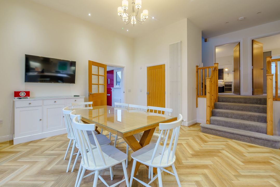 Lochside Premier Spa (Pet)