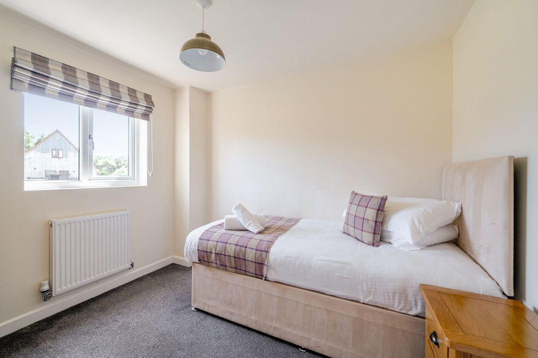 A bedroom with a single bed and window at James Ville Marina Lodge 8 in Brigg