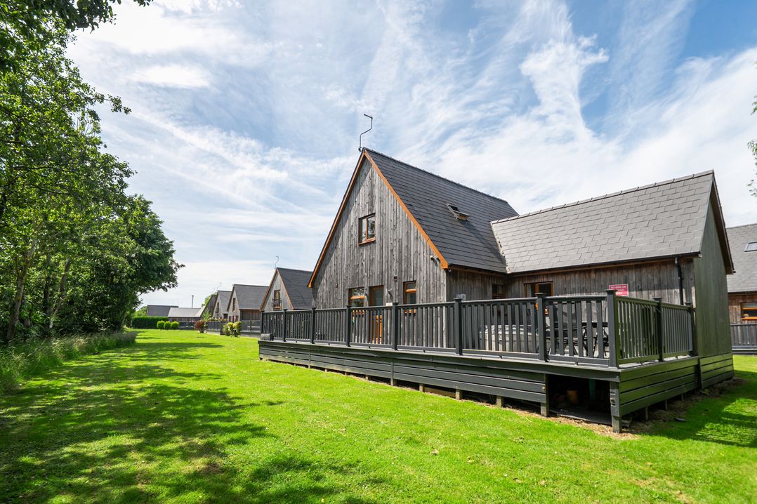 A house with a deck and grass area at James Ville Marina Lodge 13 in Brigg