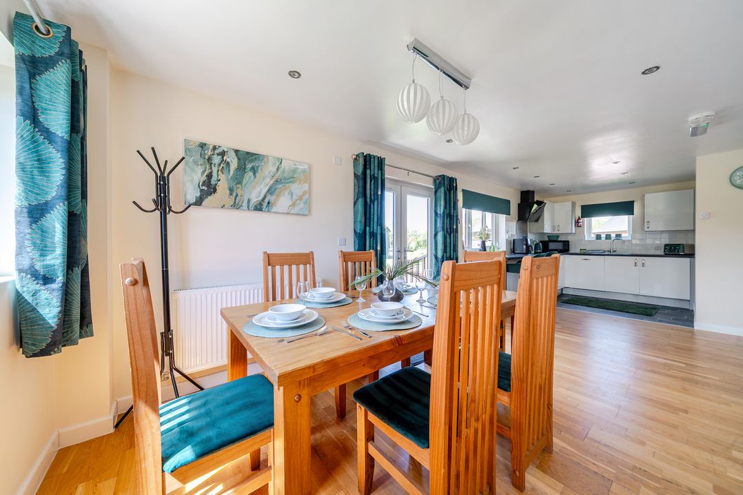 A dining room with a table and chairs at James Ville Marina Lodge 22 in Brigg