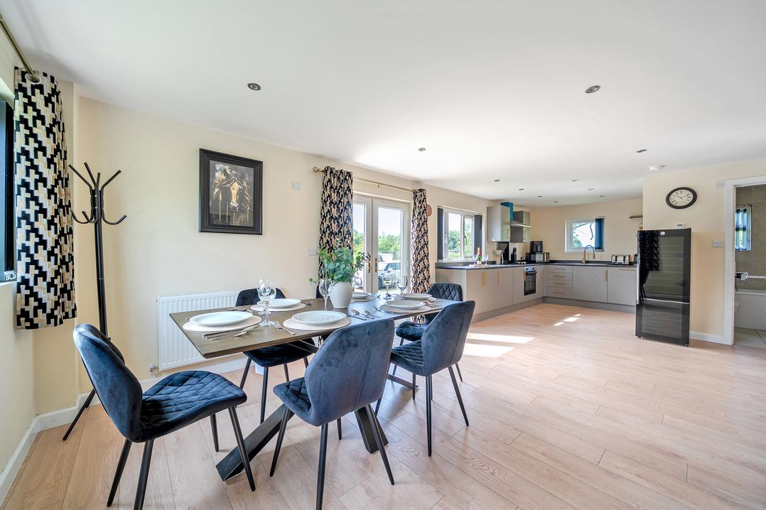A dining area with a table and chairs at Poker Lodge Near Brigg